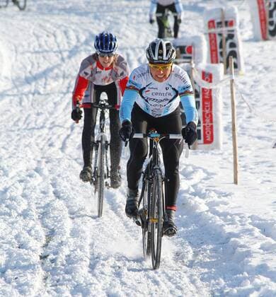 Internationales Radcross, Dagmersellen: Sabine Spitz GER, dahinter Katrin Leumann SUI 