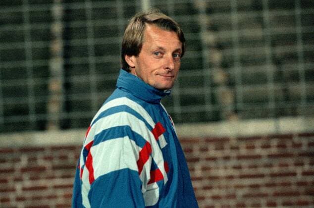 Fußball, Trainerhistorie KSV Hessen Kassel von 1964 bis heute Lorenz Günther Köstner als Trainer bei Hessen Kassel. 2. BL Saison 1989 1990 Hannover 96 gegen KSV Hessen Kassel 4:0 am 03.10.1989.