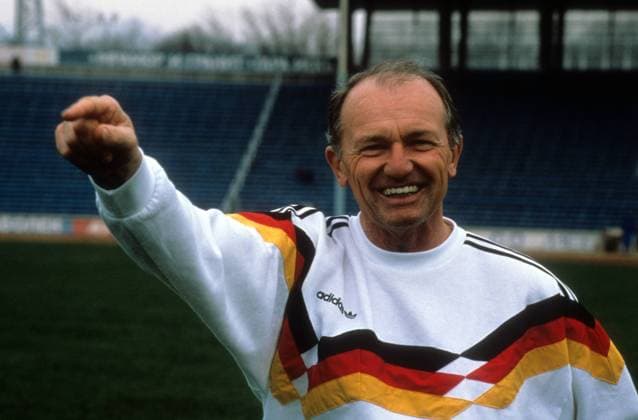 Bundestrainer Gero Bisanz (BR Deutschland) gibt Anweisungen Fußball Damen Frauenfußball 1989, Länderspiel, Nationalteam, BRD Einzelbild Sofia Freude,