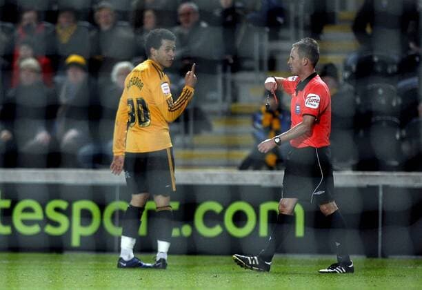Hull City v Leicester City Hulls Liam Rosenior gets a straight red from referee Howard Webb after a horror tackle NPOWER Championship Hull City v Leicester City 1st January, 2011 EDITORIAL USE ONLY. No use with unauthorised audio, video, data, fixture lists, club league logos or live services. Online in-match use limited to 120 images, no video emulation. No use in betting, games or single club league player publications. o0 rote Karte