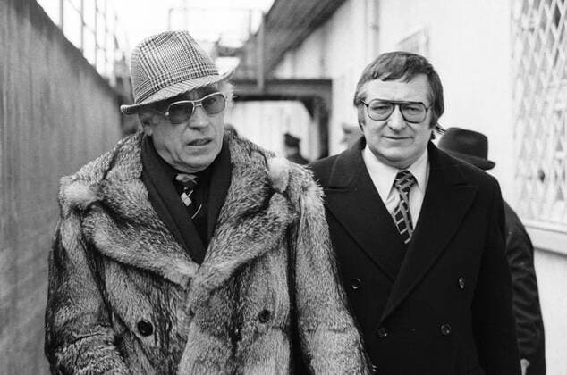 Präsident Wilhelm Neudecker (li.) und Schatzmeister Willi O. Hoffmann (beide Bayern). 1. BL Saison 1977 1978 Eintracht Braunschweig gegen FC Bayern München 1:1 am 04.02.1978. o0 Funktionär, Aufmacher, Zeitgeist, 70er, 70 er, Pelz, Pelzmantel
