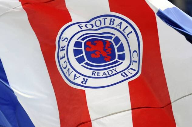 Glasgow Rangers Flags are waved pre-game  o0 Logo, Emblem, Vereinslogo, Vereinsemblem Fahne, Vereinsfahne Objekte