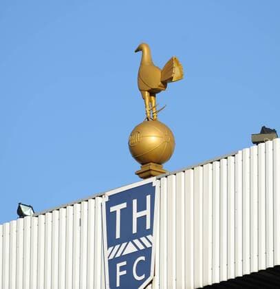 FA Cup Third Round Football from White Hart Lane. Tottenham Hotspur - Spurs golden emblem on the top of the stand. xStevexButlerx  ActionPlus11128838 Detail Hahn Kampfhahn Logo, Emblem, Vereinslogo, Vereinsemblem Name Vereinsname