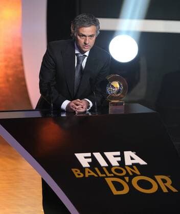 Fussball International FIFA Ballon d Or FIFA Herren-Fussballtrainer des Jahres 2010 10.01.2011 Trainer des Jahres - Jose Mourinho (POR Real Madrid  o0 Trainer Sieg Objekte Pokal Trophäe