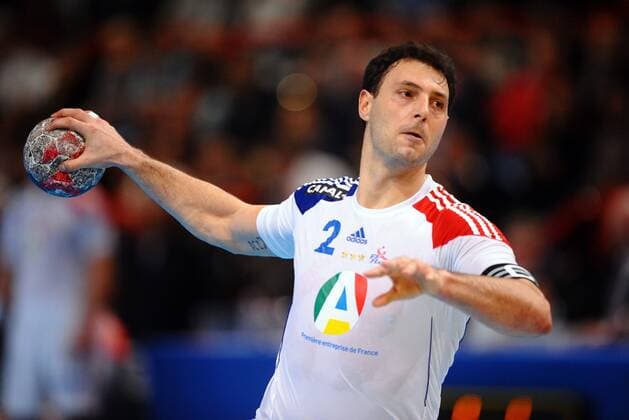 Handball : Frankreich (weiß) - Kroatien (rot) - 24. Tournoi FDJ de Paris Ile de France - Finale - 09.01.2011 - Jerome Fernandez ( Frankreich ) - ABIBARDxFEP - 