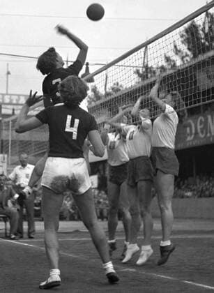 Women teams of Czechoslovakia and of Poland play during the World Championship in Volleyball in Prague, Sept. 15, 1949. Czechoslovak team won. CTKxVintagexPhoto  CTKPhoto200807210046801 o0 Aktion