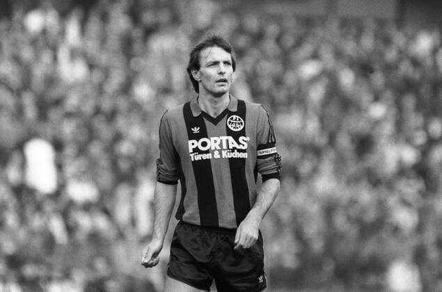 Karl Heinz Körbel (Eintracht Frankfurt) Einzelbild, Aktion