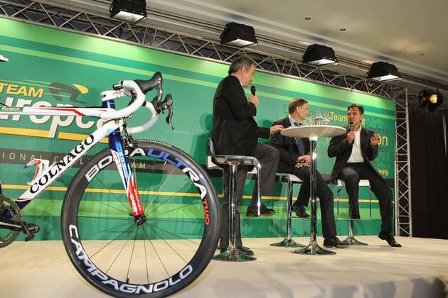 Radsport : Präsentation Team Europcar - 14.01.2011 - V.li. Michel Drucker (TV Journalist) Philippe Guillemot (Generaldirektor Europcar) und Jean Rene Bernaudeau (Team Manager) --- xGwendolineLeGoffx  o0 people Wirtschaft