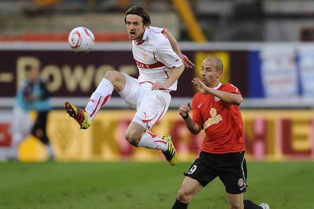 Christian GENTNER (VFB Stuttgart),Aktion,re:Elkin SOTO (1.FSV Mainz 05) VFB Stuttgart-1.FSV Mainz.. Fussball,Liga1,1.Bundesliga,Saison2010 11,2010 2011 ,Spieltag18, am 15.01.2011