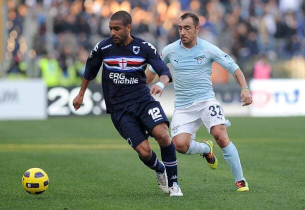 Fernando Tissone (Sampdoria) vs Crisitian Brocchi (lazio) - Lazio Rom (hellblau) vs Sampdoria Genua (dunkelblau) massimoxoliva