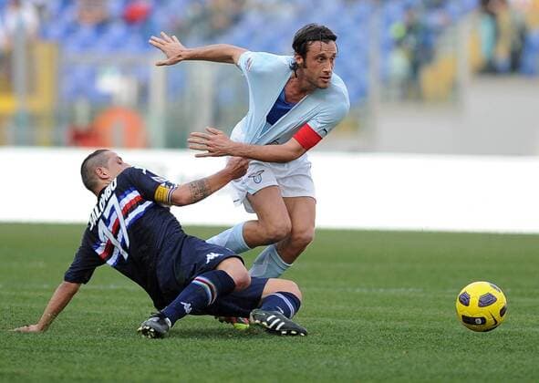 Angelo Palombo (Sampdoria) vs Stefano Mauri (Lazio) - Lazio Rom (hellblau) vs Sampdoria Genua (dunkelblau) massimoxoliva