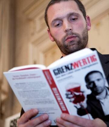 Buch-Praesentation, Stefan Matschiner WIEN,AUSTRIA,17.JAN.11 - DIVERS - Buchpraesentation, Stefan Matschiner, Grenzwertig - Aus dem Leben eines Dopingdealers. Bild zeigt Stefan Matschiner (AUT).  o0 Leichtathletik Blutdoping