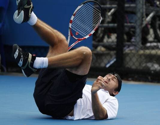 Australian Open 2011, Melbourne, Grand Slam - Benjamin Becker (GER) - Sturz o0 kurios