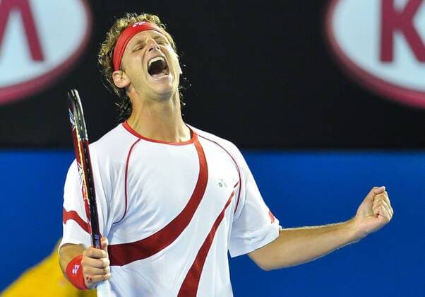 Melbourne - David Nalbandian of Argentina celebrates for victory after the first round men s single match at the Australian Open tennis tournament in Melbourne,  o0 Jubel Freude