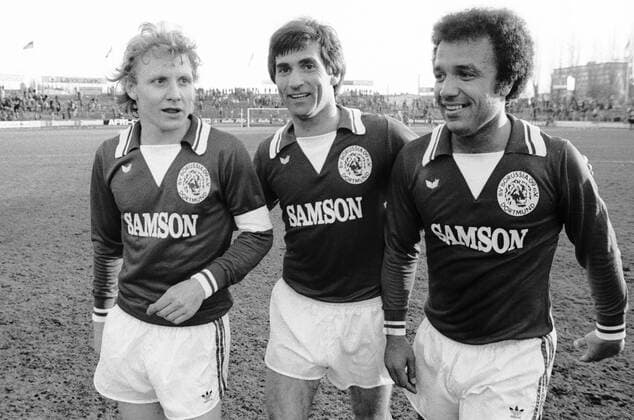 Abgang BVB, v.li.: Manfred Burgsmüller, Herbert Meyer und Erwin Kostedde. 1. BL Saison 1977 1978 Eintracht Braunschweig gegen Borussia Dortmund 0:1 am 11.03.1978. o0 Jubel, Freude, Sponsor, Werbepartner, Werbung, Wirtschaft, Samson,