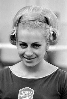 Czechoslovak Vera Caslavska (Czechoslovakia), October 1968. CTKxPhoto  CTKPhoto00371478 o0 Aufmacher Frisur Mode Zeitgeist 60er 60 er Sechziger Jahre