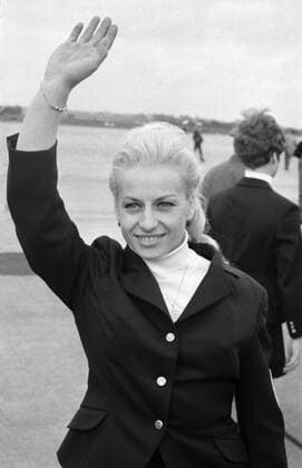 Vera Caslavska (Czechoslovakia) waves to her supporters at Prague s Ruzyne airport before flying to the 1968 summer Olympics in Mexico City, September 30, 1968. (CTKxPhoto ZdenekxHavelka)  CTKPhoto201007120232001 o0 Einzelbild