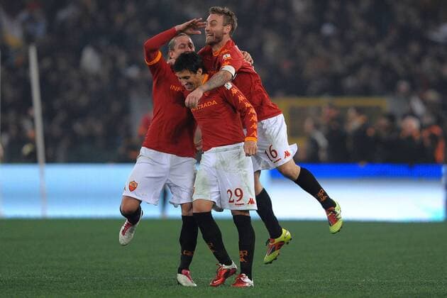 Coppa Italia AS Rom (rot) vs. Lazio Rom (blau) 2:1 Jubel AS Roma, u.a. Daniele De Rossi (re.), Nicolas Burdisso (Mitte)  o0 Jubel, Freude
