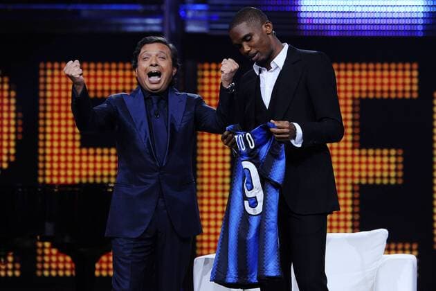 Mailand - TV Show Chiambretti Night mit Piero Chiambretti - Samuel Eto o (Kamerun Inter Mailand)  o0 Journalist Objekte Trikot