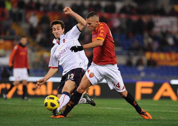 Jeremy Menez (Rom) Davide Astori (Cagliari) - AS Rom (rot) vs Cagliari Calcio - AntoniettaXBaldassarre