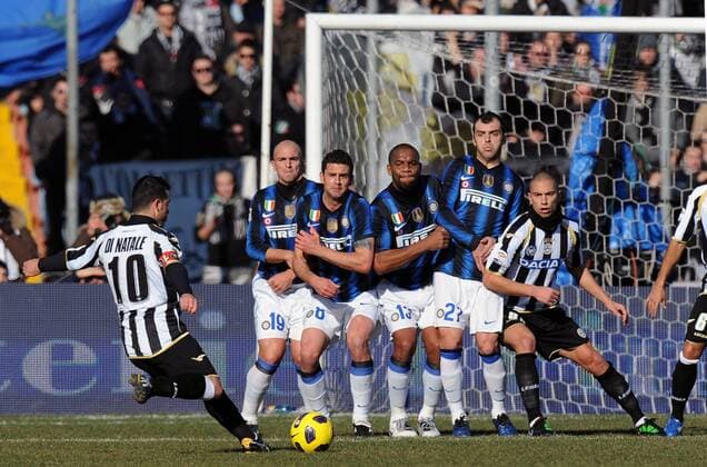 Antonio DI NATALE erzielt per Freistoß das 2:1 --- Udinese Calcio (weiß) vs. Inter Mailand (blau) NicoloXZangirolami - Serie 1 4 o0 Tor
