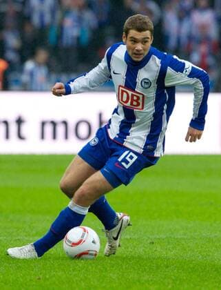 Fussball 2BL 23.01.2011 Berlin Olympiastadion Hertha BSC (blau) gegen Fortuna Duesseldorf (grün) 2:4 Pierre-Michel Lasogga, Hertha