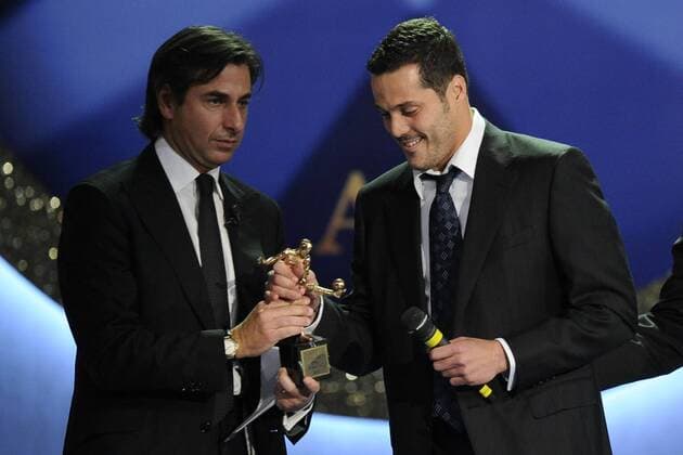 Oscar del Calcio - Gala anlässlich der Wahl zum Fussballer des Jahres Italiens in Mailand - Julio Cesar (Inter Mailand, R) - Bester Torwart der Serie A -  o0 Verleihung Preisverleihung
