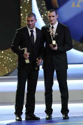 Oscar del Calcio - Gala anlässlich der Wahl zum Fussballer des Jahres Italiens in Mailand - Walter Samuel (Inter Mailand, L) und Giorgio Chiellini (Juventus Turin) - Die besten Verteidiger der Serie A -  o0 Verleihung Preisverleihung