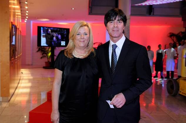 Bilder des Tages - SPORT Bundestrainer Joachim Löw (GER) und Ehefrau Daniela - Deutscher Medienpreis in Baden Baden - 