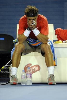 Rafael Nadal (Spain) feeling the pressure during an end change xPeterxBlakemanx  ActionPlus11133674 o0 EnttÃ¤uschung Emotionen