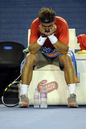 Rafael Nadal (Spain) feeling the pressure during an end change xPeterxBlakemanx  ActionPlus11133678 o0 EnttÃ¤uschung Emotionen