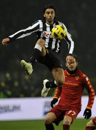 Jorge Martinez (Roma) und Marco Cassetti (Juventus) --- Coppa Italia 2010 2011 - Juventus Turin (weiß) vs AS Roma (rot) 0:2 --- giorgioxperottino