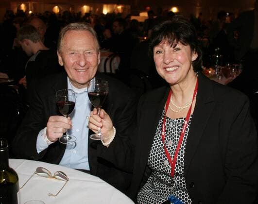 Klaus Bugdahl (GER, 37 Sixdayssiege) und Carola Kirchner (Jahn Bau) stossen im VIP Restaurant auf die Genesung des Berliner Publikumslieblings. 100. Berliner Sechstagerennen 2011