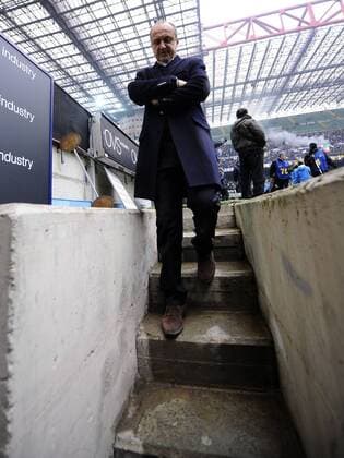 Serie A Inter Mailand (blau schwarz) vs US Palermo (rosa) --- Trainer Delio Rossi (Palermo) 