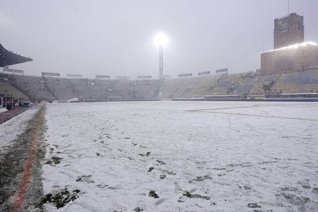 Bologna 30 01 2011 - Serie A FC Bologna --- Stadio dall Ara, Schnee  o0 Totale Sportstätte Stadion o0 kurios