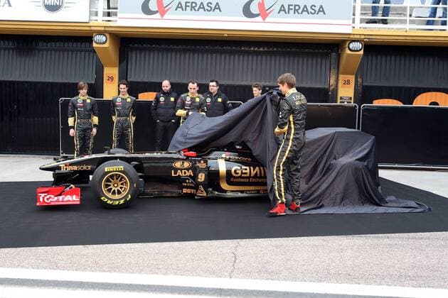 F1 Team Launch, Valencia, 31.01.11, Vitaly Petrov, Lotus Renault, Bolide T128