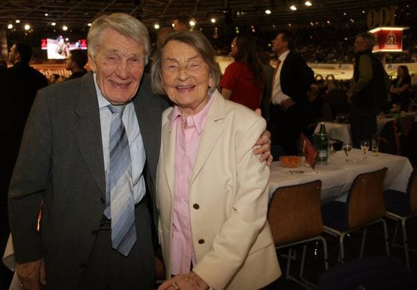 Inge und Otto Ziege (84, Berlins Radlegende). 100. Berliner Sechstagerennen, Nacht 6, Finale, Velodrom. o0 Familie privat Frau GER