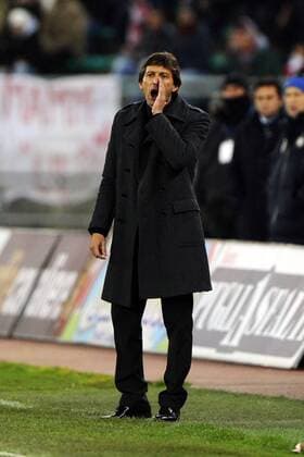 03.02.2011, Bari - Serie A 2010 2011 - AS Bari (weiß) vs Inter Mailand (blau) 0:3 --- Trainer Leonardo (Inter) 