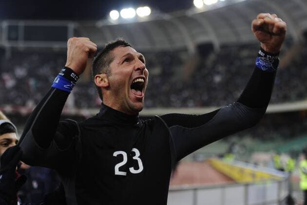03.02.2011, Bari - Serie A 2010 2011 - AS Bari (weiß) vs Inter Mailand (blau) 0:3 --- Marco Materazzi (Inter)  o0 Jubel Freude Emotionen