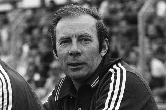 1. BL Saison 1974 1975 Eintracht Braunschweig gegen Eintracht Frankfurt 2:0 am 14.06.1975. Trainer Dietrich Weise (Frankfurt).
