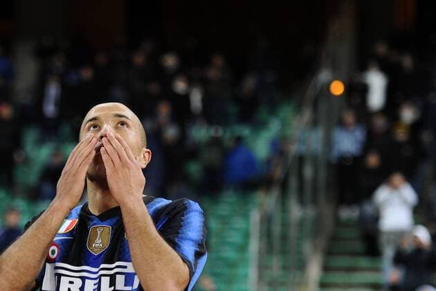 03.02.2011, Bari - Serie A 2010 2011 - AS Bari (weiß) vs Inter Mailand (blau) 0:3 --- Jubel von Houssine Kharja  o0 Freude Einzelbild