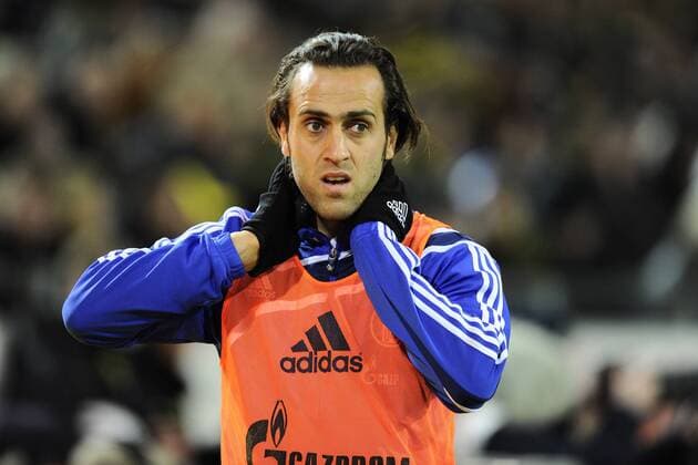 Borussia Dortmund (BVB) - FC Schalke 04, Ali Karimi ( Schalke ) beim Aufwärmen