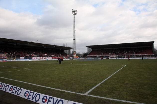 Fußball, Stadiongeschichte Kickers Offenbach Stadion am Bieberer Berg, Heimspielstätte der Offenbacher Kickers (OFC), beim letzten Heimspiel vor dem Umbau