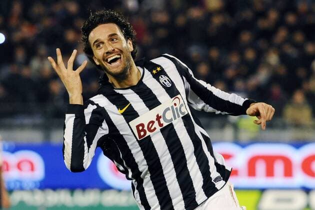 Cagliari Calcio (rot) - Juventus Turin (schwarz): Luca Toni jubelt  o0 Juve Jubel Freude