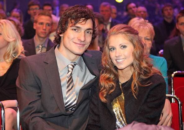 Samstag 19.12.2009, 1. Bundesliga Saison 09 10 - BVB Borussia Dortmund, Geburtstagsshow in der Dortmunder Westfalen Halle zum 100. Geburtstag des BVB, Mats Hummels (BVB) mit Freundin Cathy Fischer DeFodi018