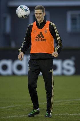 Sven BENDER, (GER),Einzelaktion mit Ball --- Training der deutschen Nationalmannschaft in der Sportschule Kaiserau