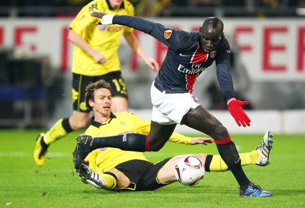 Donnerstag 21.10.2010, UEFA Europa League, Saison 10 11 - in Dortmund, BVB Borussia Dortmund - Paris St. Germain, Mamadou Sakho (PSG) gegen Markus Feulner (BVB) DeFodi018