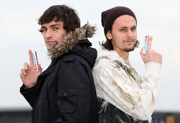 Dienstag 01.12.2009, 1. Bundesliga Saison 09 10 - BVB Borussia Dortmund, Mats Hummels (BVB) mit Neven Subotic (BVB ) DeFodi018 o0 Werbung Dreh Werbedreh werbespot Werbepartner
