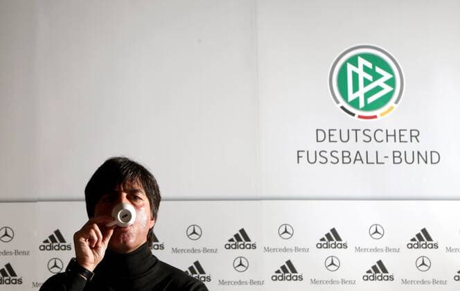 Montag 16.11.2009, Deutsche Nationalmannschaft, Deutschland, in Düsseldorf, Bundestrainer Joachim Löw (GER) DeFodi018 o0 Trainer Nationaltrainer PK