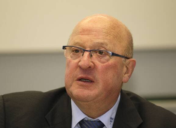 Schiedsrichter und Trainer Tagung: hier Peter RAUCHFUSS, Schiedsrichterwart im DHB o0 Funktionär